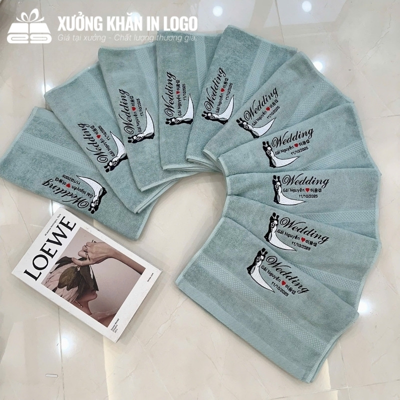set-1-khan-theu-logo-qua-tang-chat-lieu-cotton-kich-thuoc-35x78cm (4)
