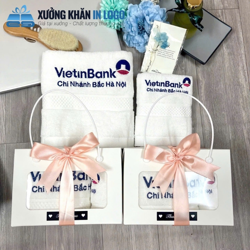 set-2-khan-theu-logo-gom-khan-mat-28x48cm-va-khan-tam-50x100cm-chat-lieu-cotton (4)