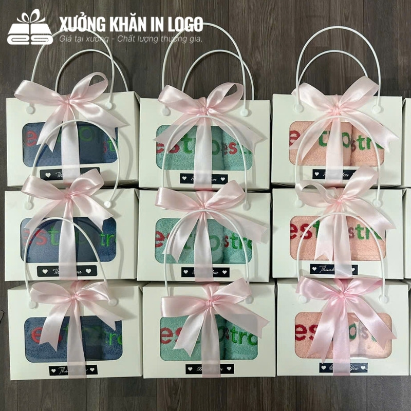 set-2-khan-theu-logo-gom-khan-mat-29x39cm-va-khan-goi-35x78cm-chat-lieu-cotton (5)