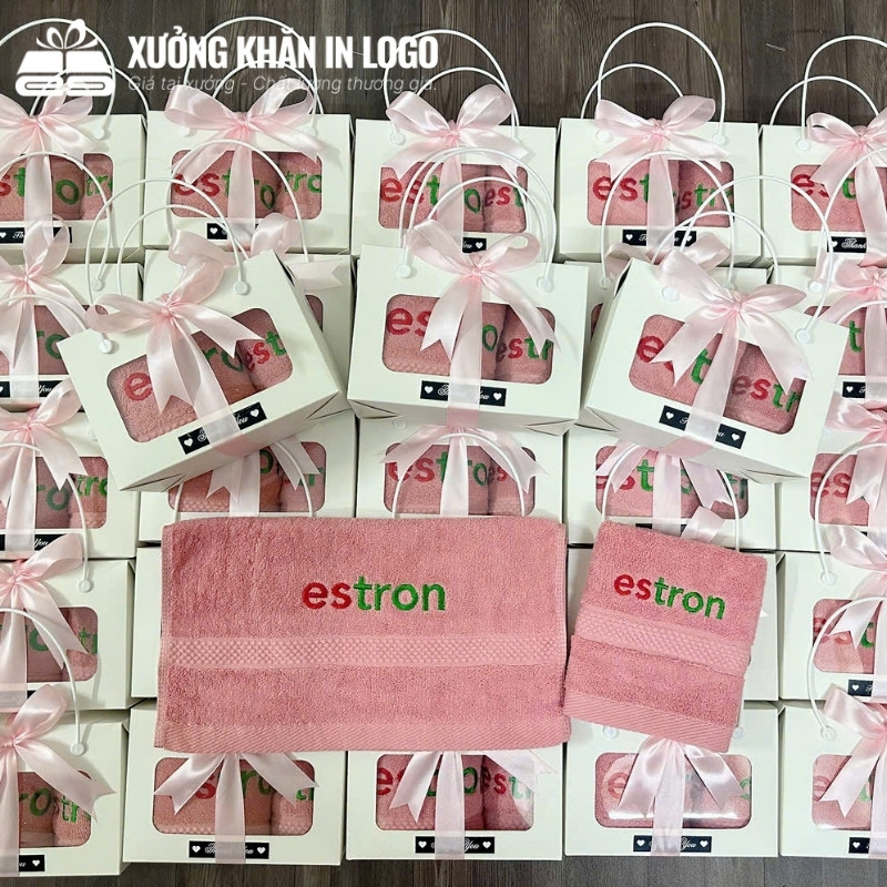 set-2-khan-theu-logo-gom-khan-mat-29x39cm-va-khan-goi-35x78cm-chat-lieu-cotton (8)